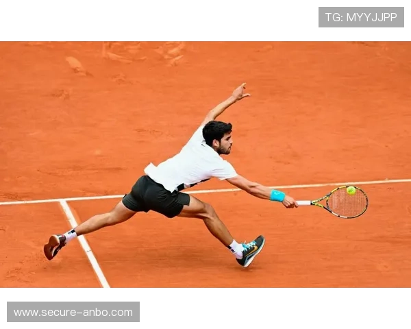 网球赛季精彩纷呈 世界顶级球员激战连连 新星崛起引领未来